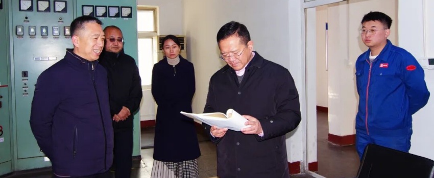 新春送暖 情系一線&mdash;&mdash;侯景濱大年初一走訪慰問堅(jiān)守崗位干部職工